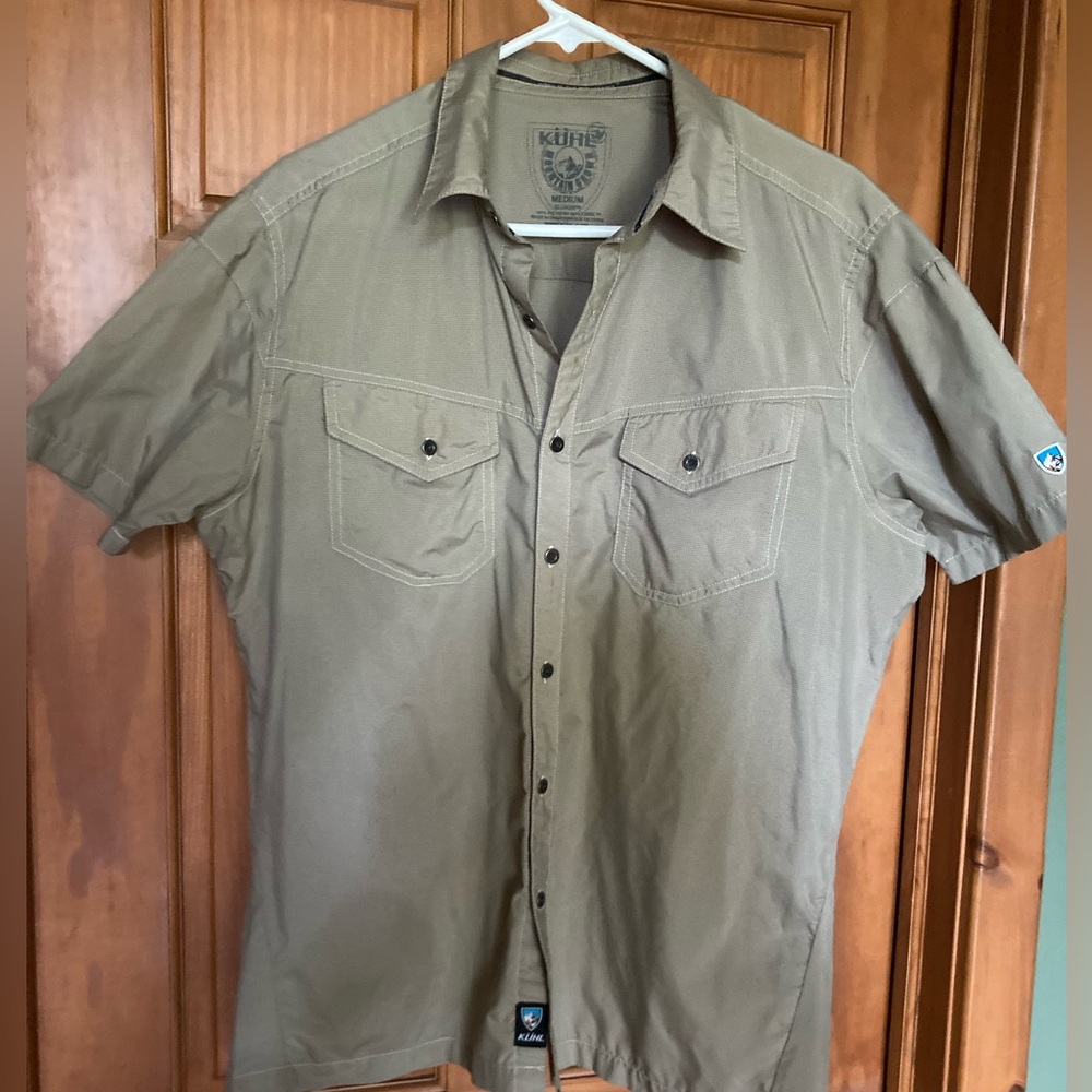 Men’s Kuhl Tan Casual Button Down Shirt Relaxed Fit EUC